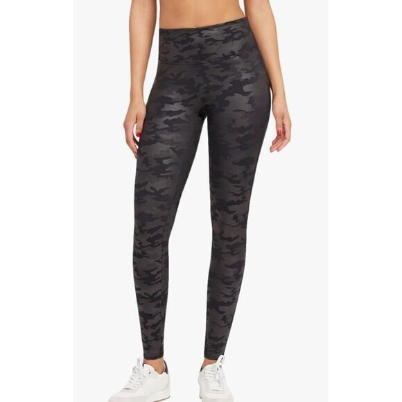 NEW NWT SPANX Faux Leather Camo Matte Black LEGGINGS $110 - Picture 1 of 4